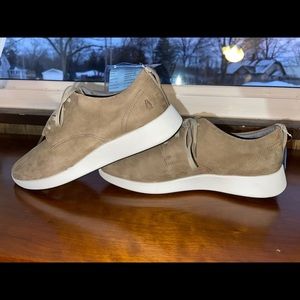 Hush puppies silver mink sneakers men’s size 9w